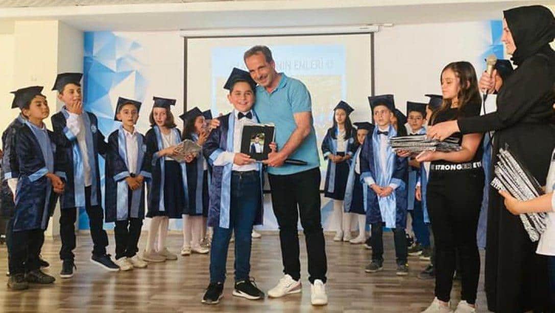 İlçe Milli Eğitim Müdürümüz Sayın. Ahmet Kafalı, Fatih İlkokulu 4/A Sınıfının Mezuniyet Törenine Katıldı.